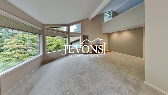 Building Photo - Top-floor 2-level condo with brand-new kit...