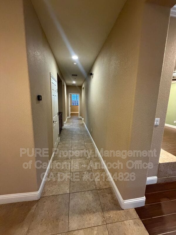 Building Photo - 80 Bottlebrush Ct
