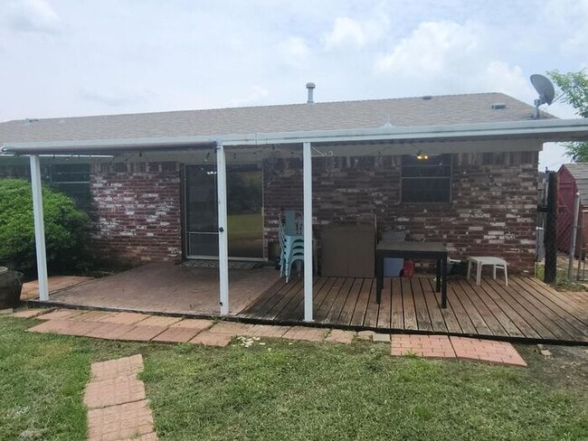 Building Photo - Darling Home in East Shawnee