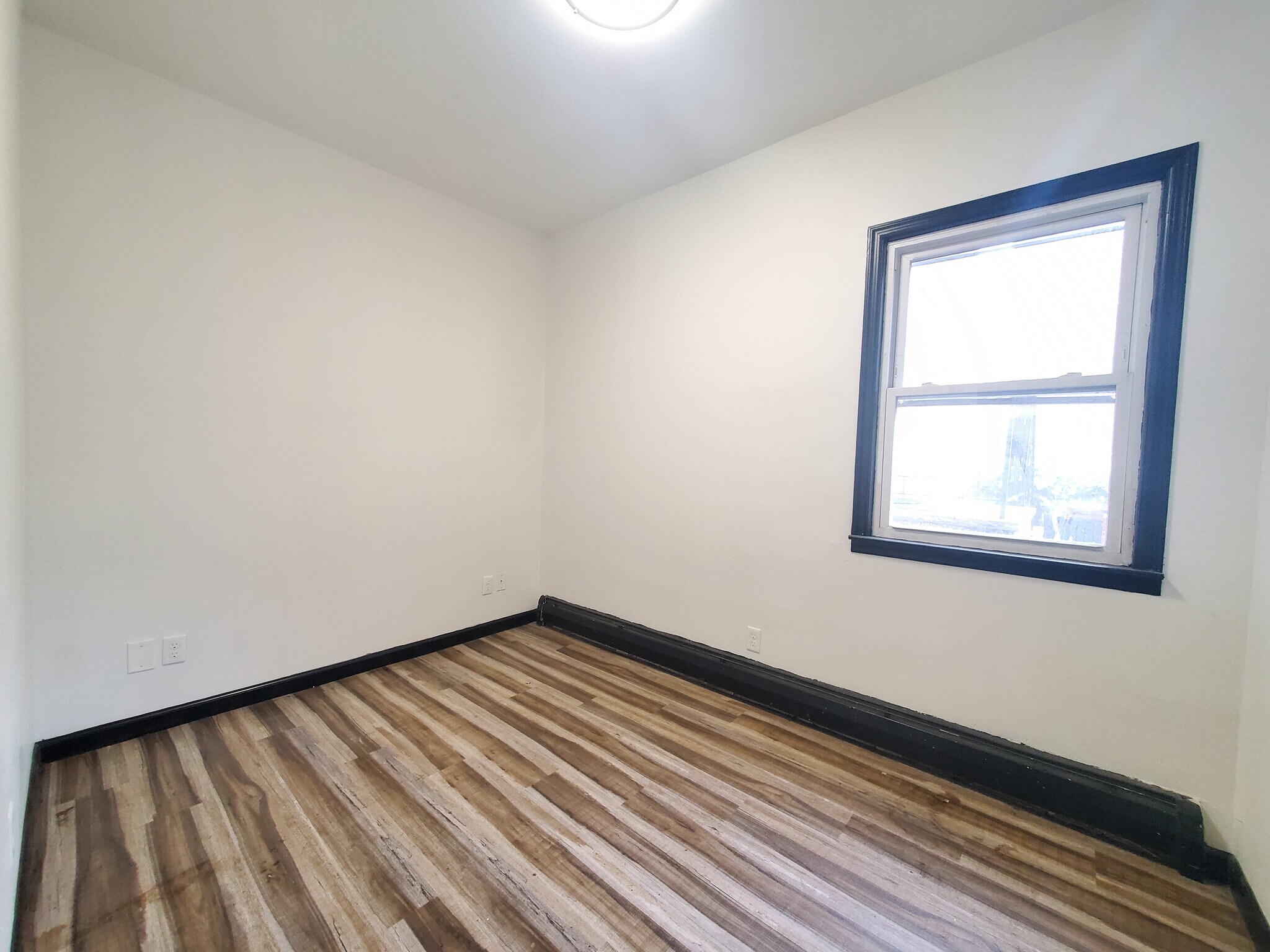 93 Garden Ave 1R - 97 Garden St