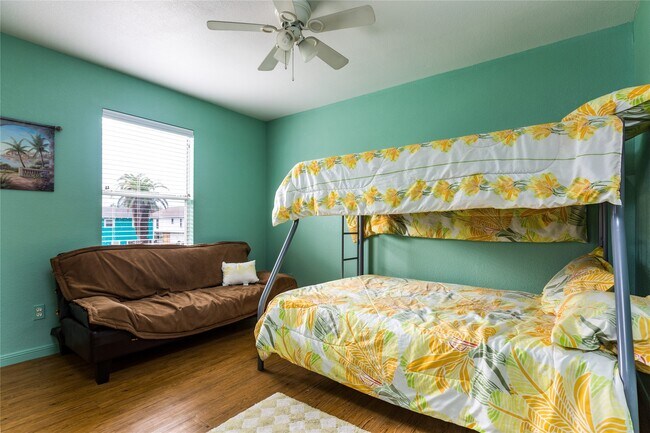 Building Photo - 16530 Bermuda Way