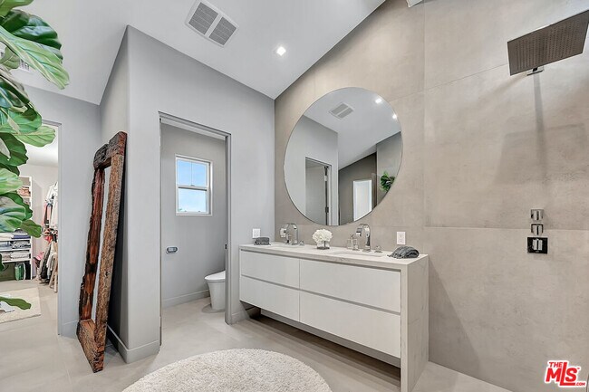 Building Photo - 6442 Lunita Rd