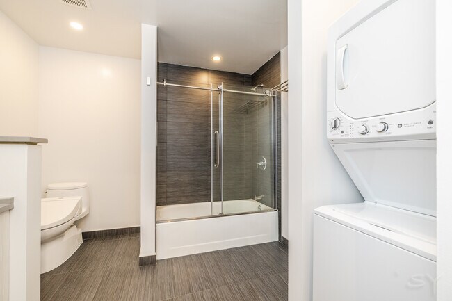 Building Photo - 1021 S State St