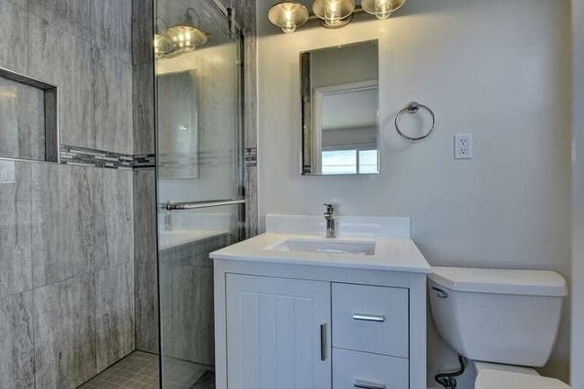 Building Photo - 3 bed 2 bath home for rent in San Mateo