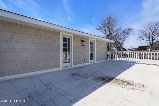 Building Photo - 606 North Blvd