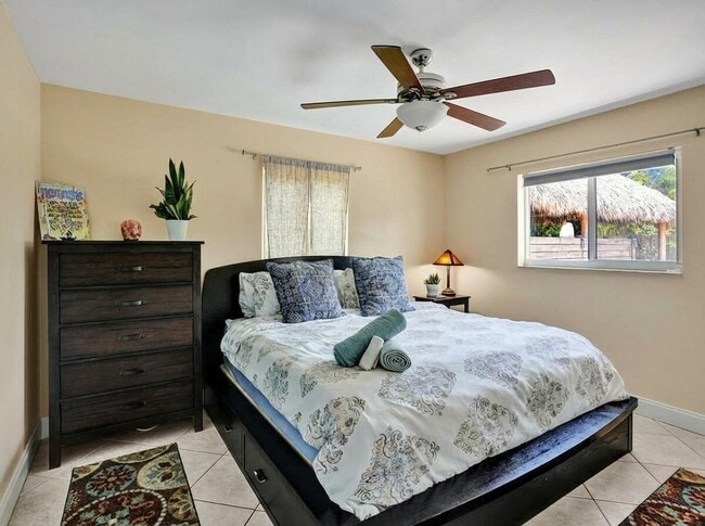 Building Photo - 2099 NE 4th Ct