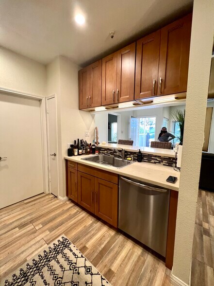 Building Photo - 1201 Glen Cove Pky