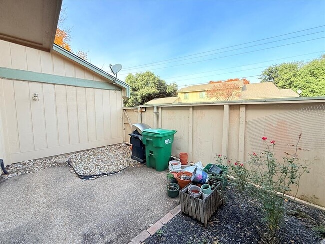 Building Photo - 9611 Blue Creek Ln