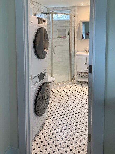 Building Photo - 1302 W Club Blvd