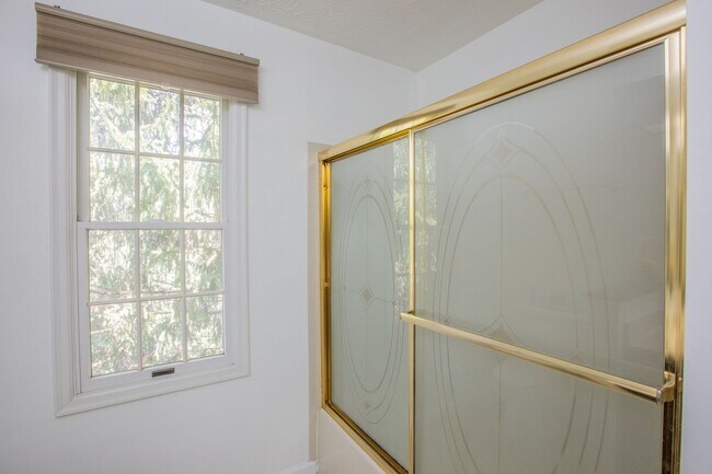 Building Photo - Lovely 2 BR/2 BA Condo in Germantown!