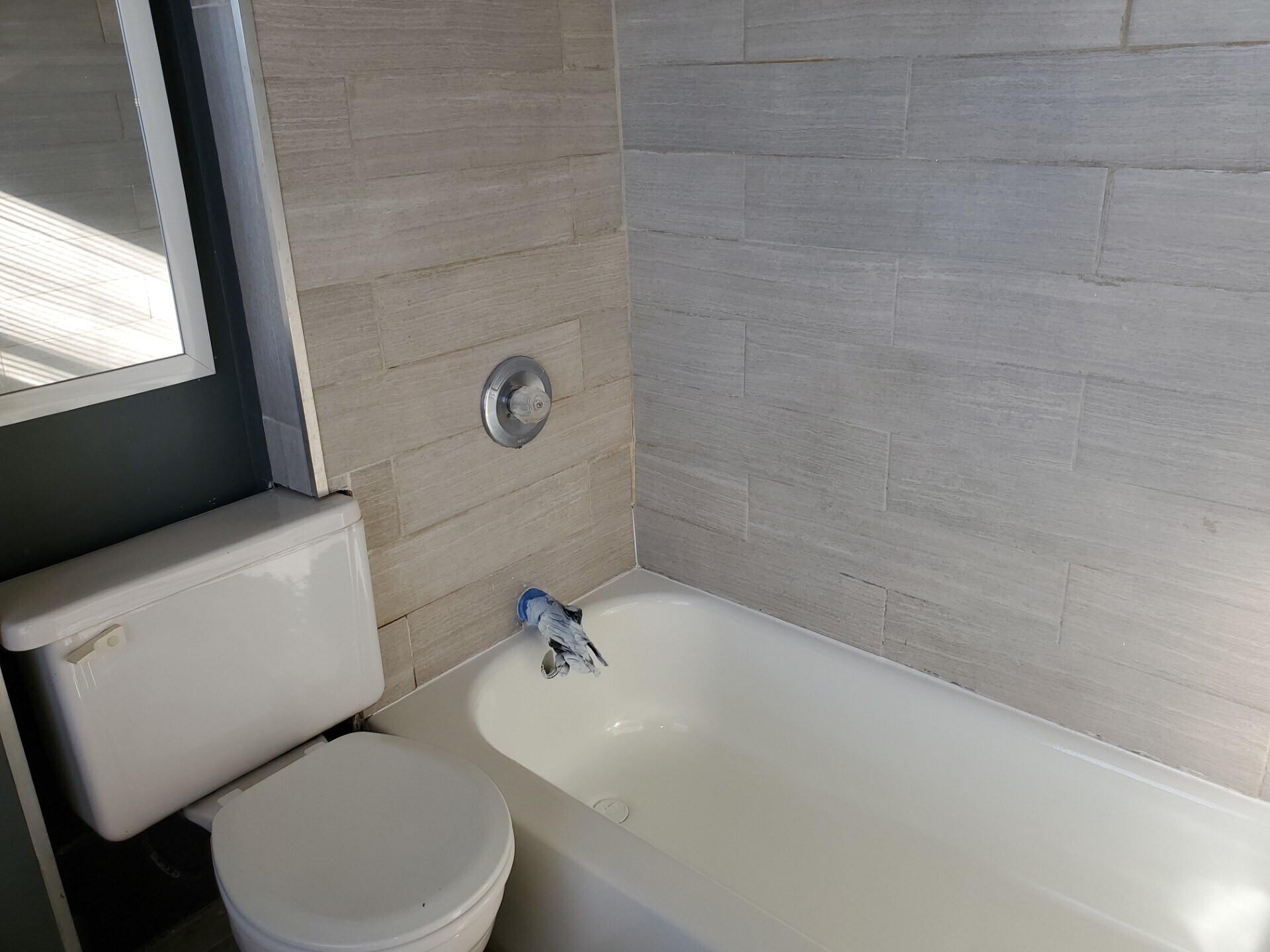 Bathroom - 137 Carleton St