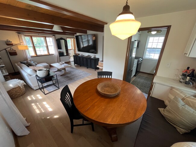 Building Photo - Charming Greendale Single Family Home!