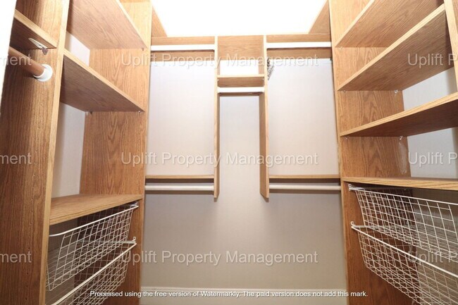 Building Photo - 9356 Twin Trails Dr