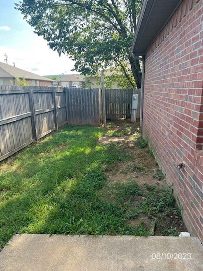 Building Photo - 2725 Ponchartrain St