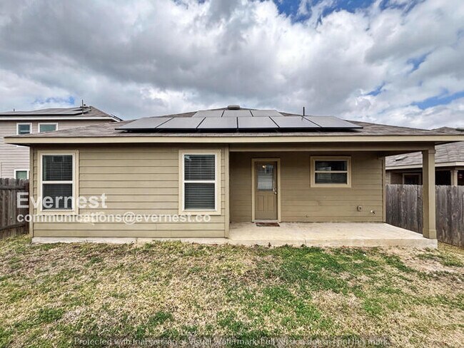 Building Photo - 4 Bed/2 Bath Home with Garage / Pet-Friendly / Available Now!