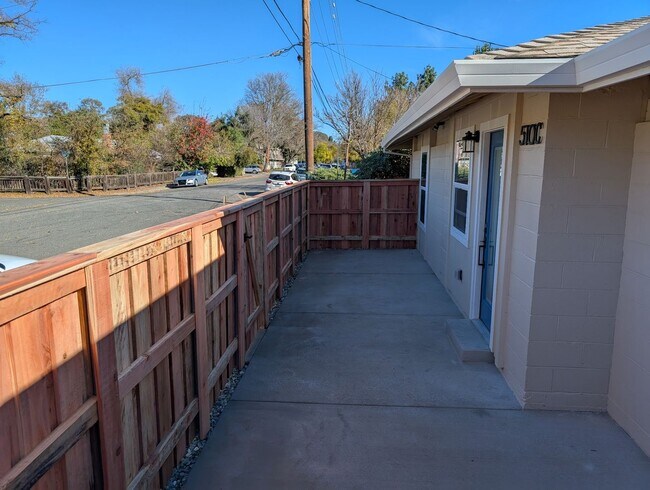 Building Photo - 2 Bedroom Available July 1st Located in Central Davis