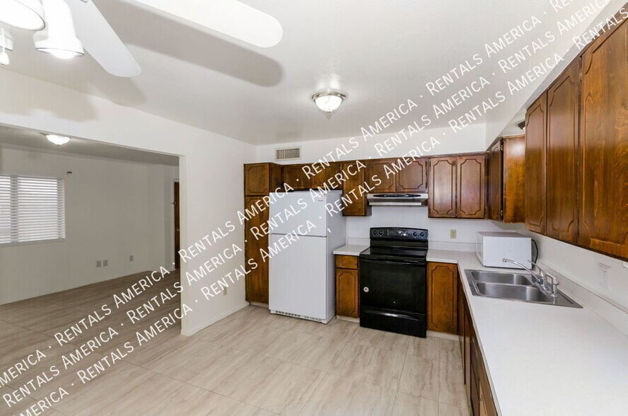 Building Photo - 3951 W Irvington Rd