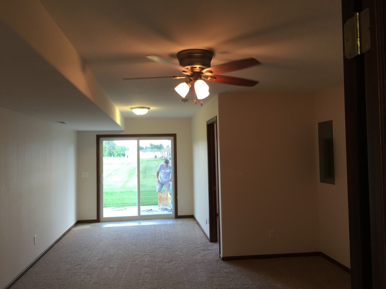 Lower level living room - 1884 Wrigley St