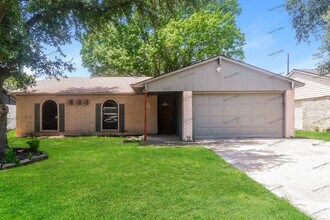 Building Photo - 5805 Ridgecove Dr