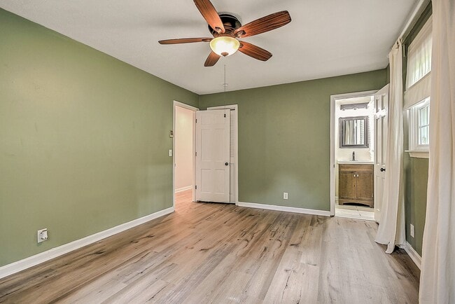 Building Photo - Beautiful split foyer home in Colonial Hei...