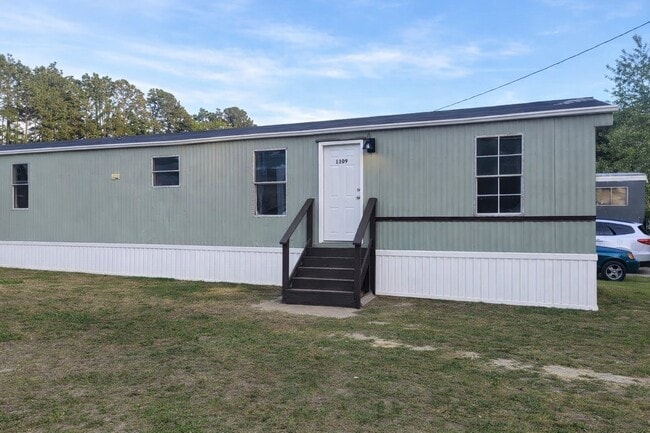 Building Photo - 1109 Alco Cir