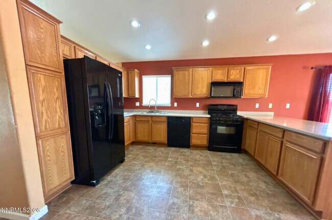 Building Photo - 17630 White Tail Ct