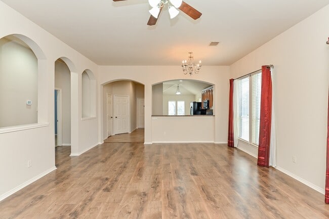 Building Photo - 2106 Castle Gardens Ln