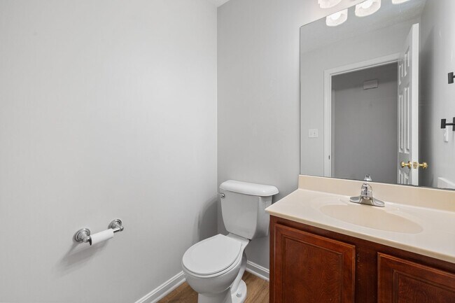 Building Photo - Beautifully Renovated Home in Worthington Place