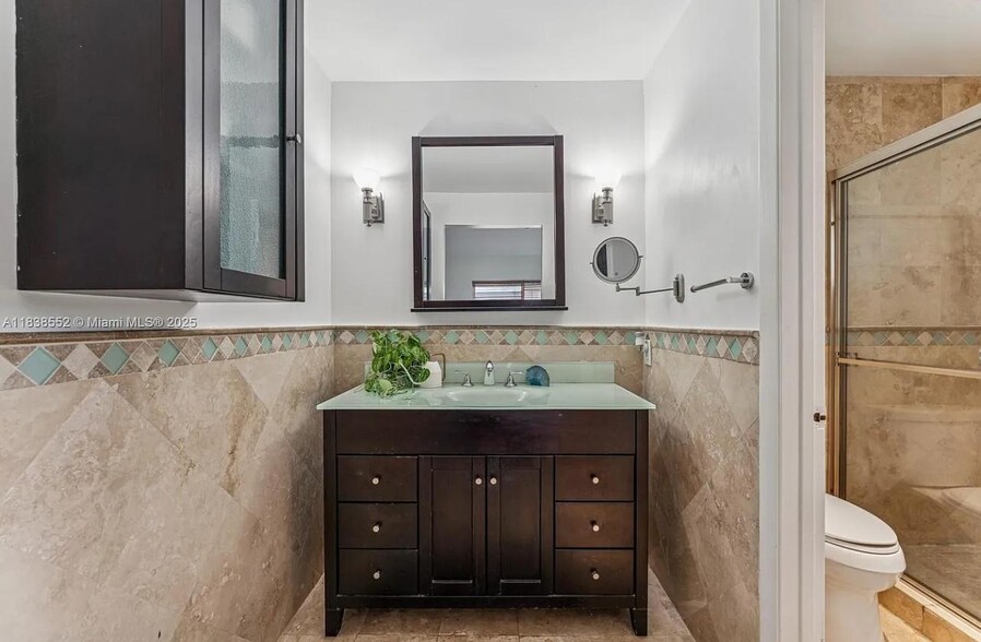 Building Photo - 1368 Presidio Dr