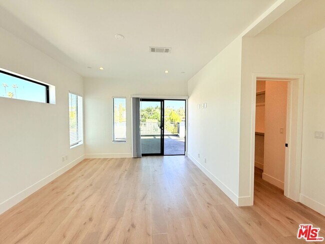 Building Photo - 3414 London St