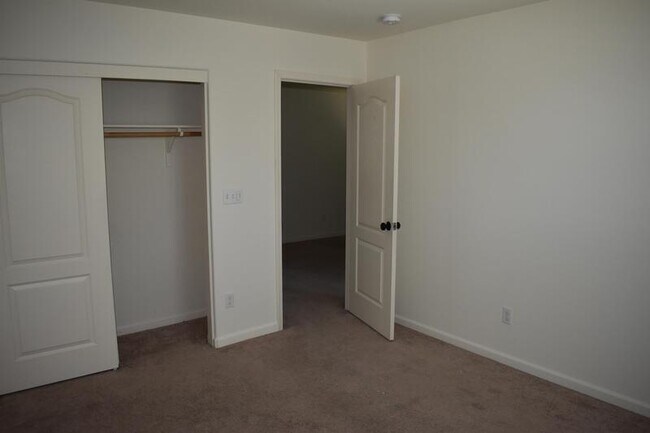 Building Photo - 4297 Freemark Ave
