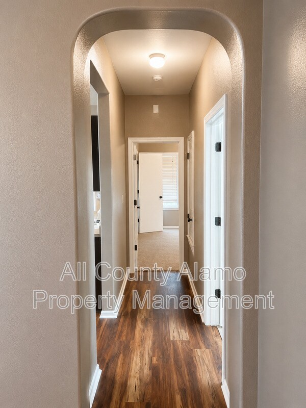 Building Photo - 9006 Pinseeker