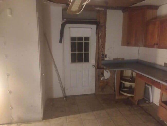 Building Photo - ELDON - 2 Bd, 1.5 Ba Fixer Upper - ONLY $8...