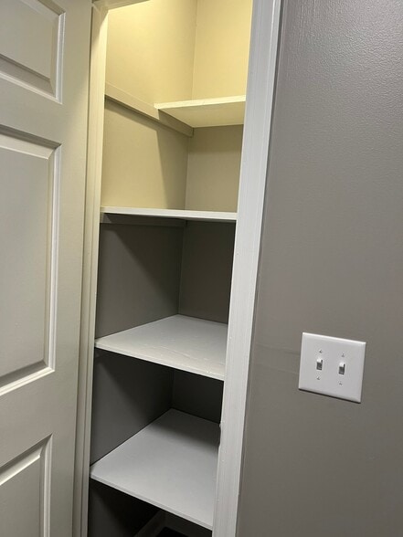 Building Photo - 108 Shady Brook Dr