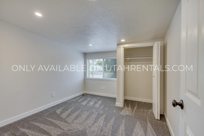 Building Photo - 330 S 1080 E