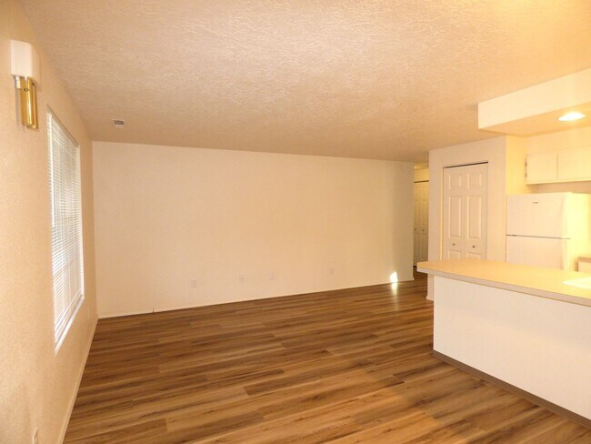 Building Photo - Rent Special: 1/2 Off March's Rent - Ground Level 2 Bed 1 Bath W/ Air Conditioning