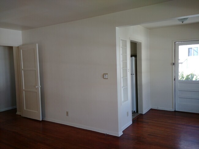 Building Photo - 424 E Freeland St