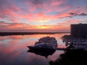 Building Photo - 115 Lakeshore Dr