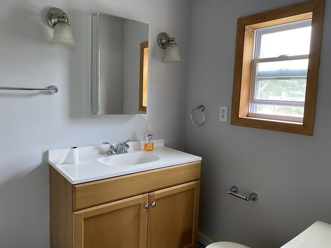 Building Photo - 333 Gardinier St