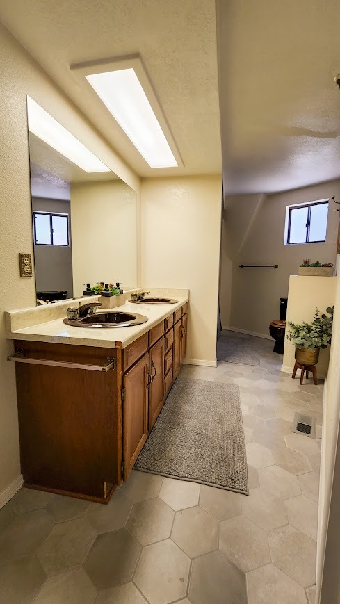 Main Floor bathroom - 1400 W Lake Dr