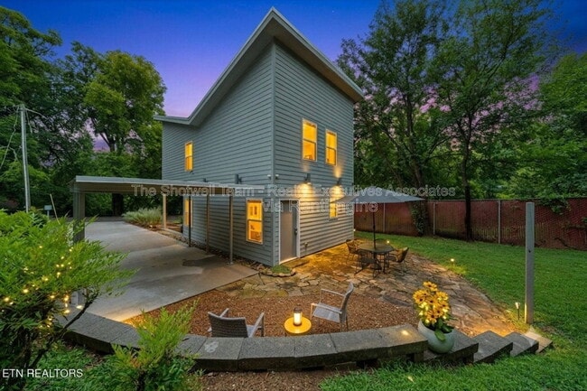 Building Photo - 1327 Brown Ave