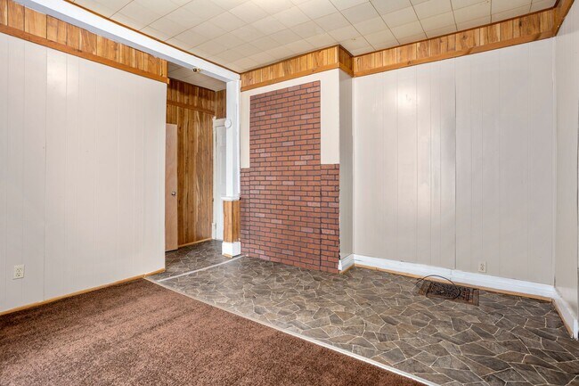 Building Photo - 117 W. Division Street