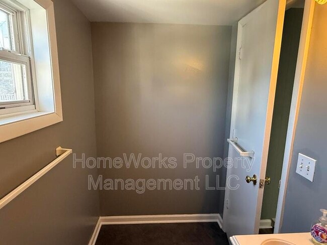 Building Photo - 1139 Hull St