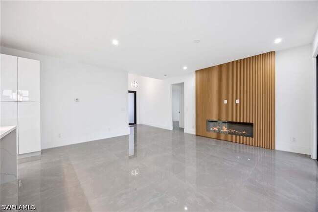 Building Photo - 2916 23rd St W