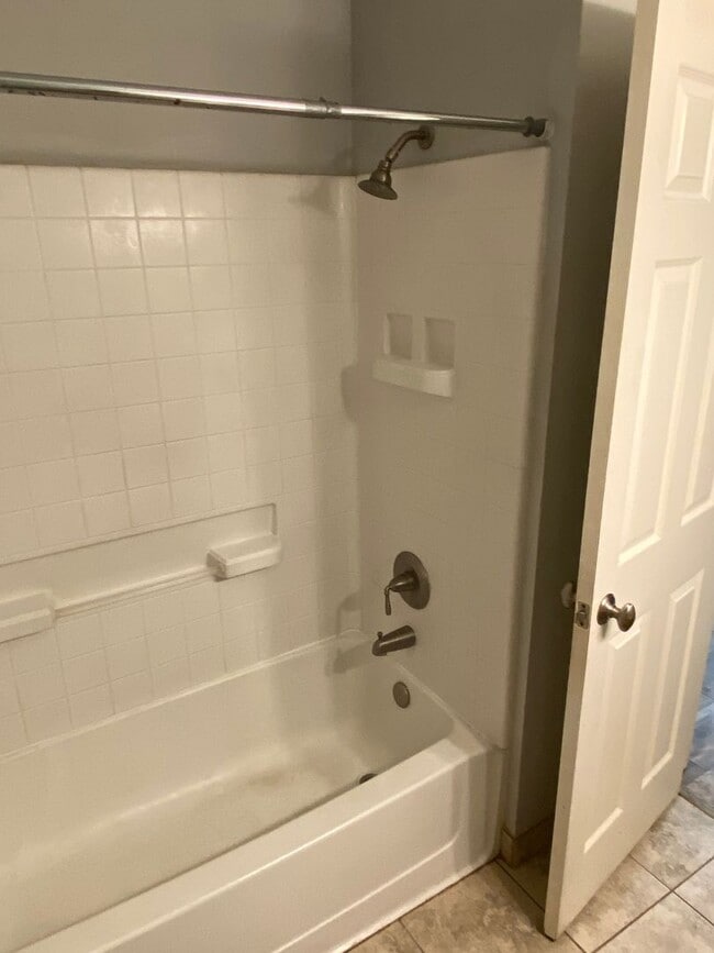 Building Photo - Cozy 3-Bedroom Condo with Washer/Dryer and...