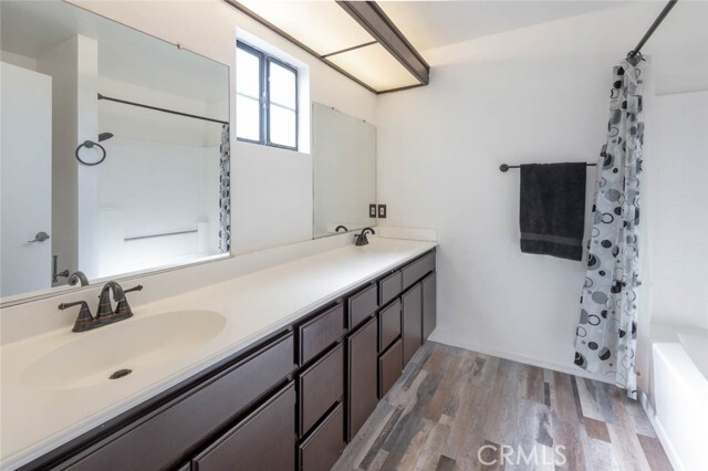 Building Photo - 549 W 220th St