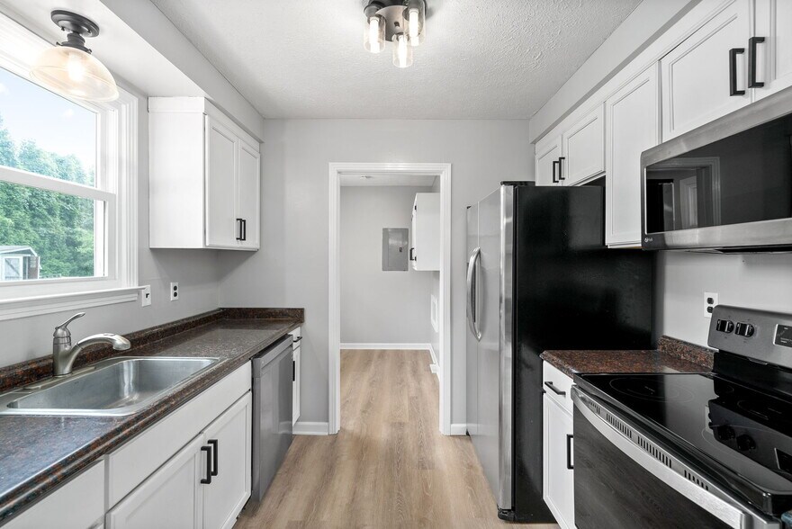 Building Photo - 313 Grassland Dr