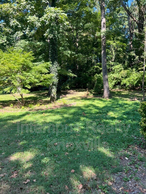 Building Photo - 5801 Ridgewood Rd