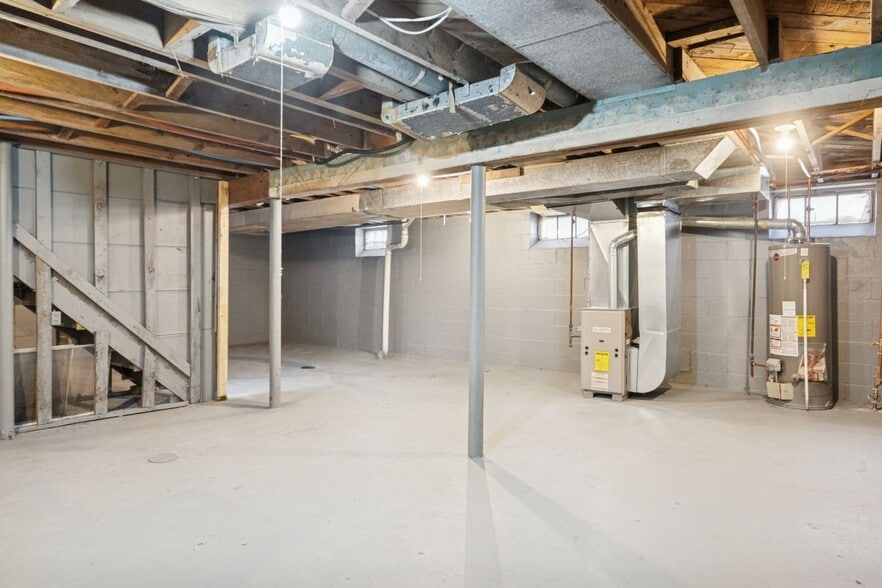 Building Photo - 11285 Lakepointe St