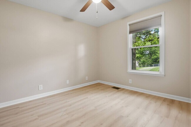 Building Photo - 504 Linda Ln